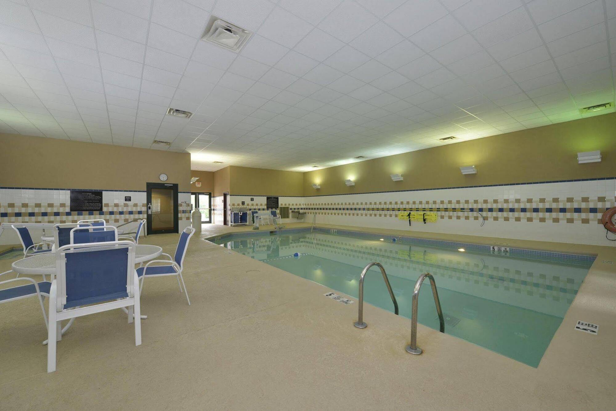 Hampton Inn East Aurora Εξωτερικό φωτογραφία